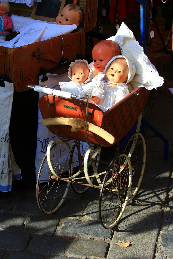 Foto: Martin Zehrer - Puppenwagen, gesehen auf dem Flohmarkt in Bamberg<br />
<br />
3.10.2013 