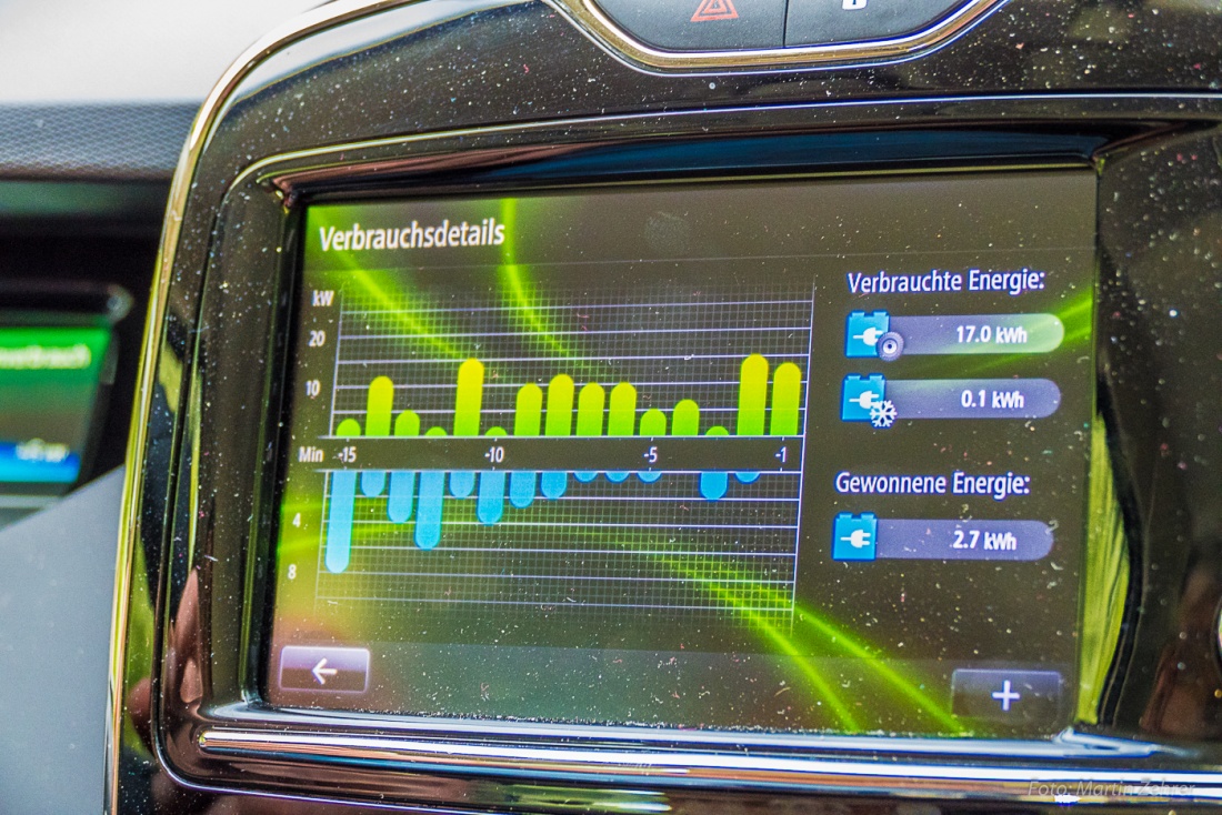 Foto: Martin Zehrer - Probefahrt mit dem Elektroauto Renault ZOE...<br />
<br />
Der Verbrauchsmonitor des Fahrzeuges gibt Auskunft über die Verbrauchsdetails der zurückgelegten Fahrstrecke. Interessant 