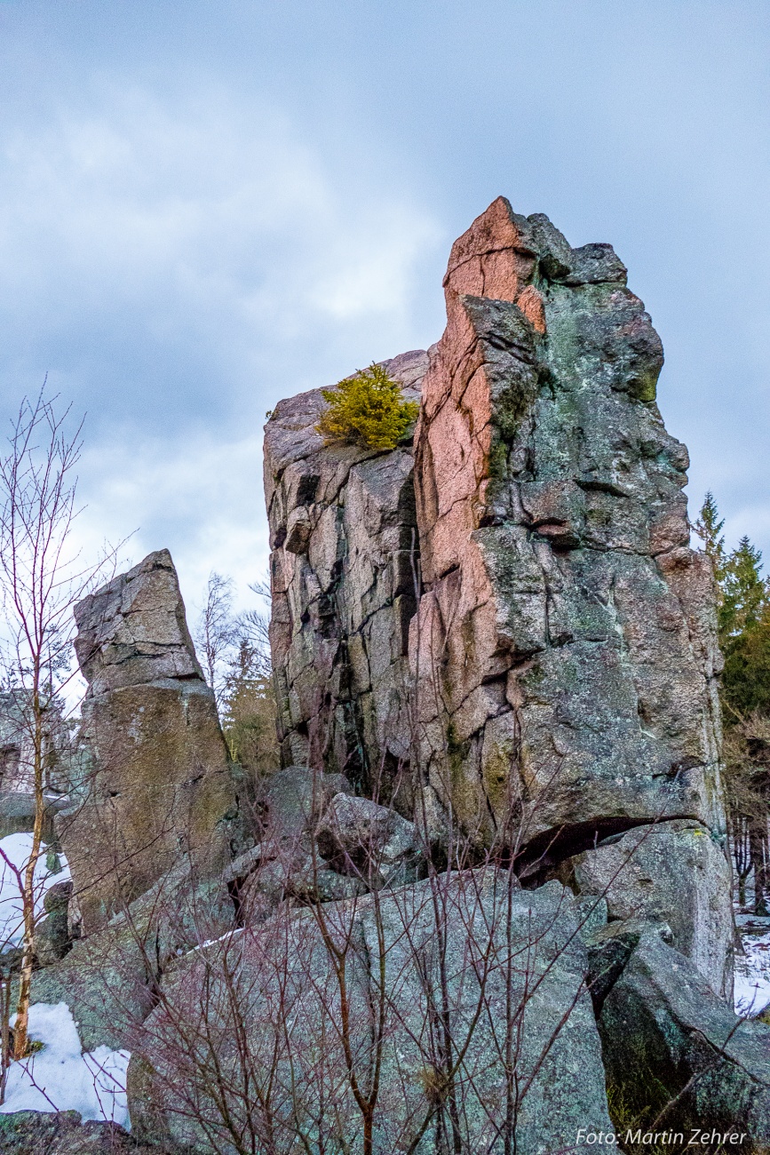 Foto: Martin Zehrer - Ein leichtes Glühen am Felsen im Steinwald... erst war ich verwundert, als ich den Felsen aber näher kam, sah ich den Sonnenuntergang, der die Quelle des glühenden Lichte 