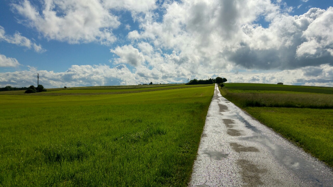 Foto: Martin Zehrer - Regen, Sonne, Regen... und ein wunderschöner Himmel über der Oberpfalz<br />
<br />
15. Juni 2016 