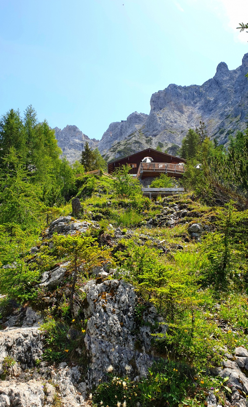 Foto: Martin Zehrer - Nur noch ein paar Meter und die Mittenwalder Hütte ist nach über zwei Stunden Aufstieg erreicht. 