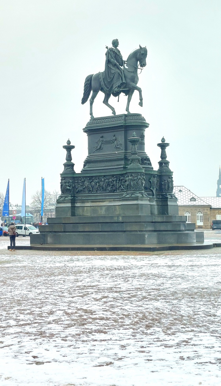 Foto: Martin Zehrer - Reiter in Dresden an der Semperoper... 