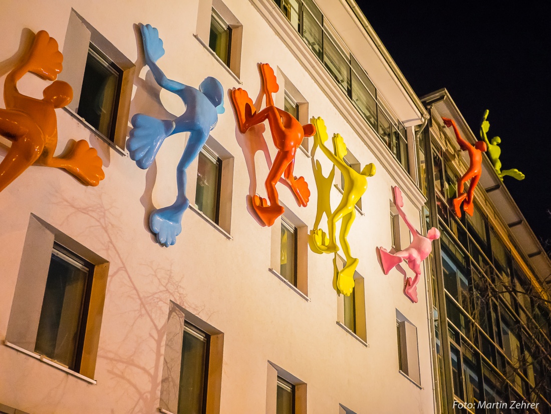 Foto: Martin Zehrer - Flossis von Rosalie klettern auch in Bayreuth eine Hauswand hoch... Gegenüber vom Hauptbahnhof... 