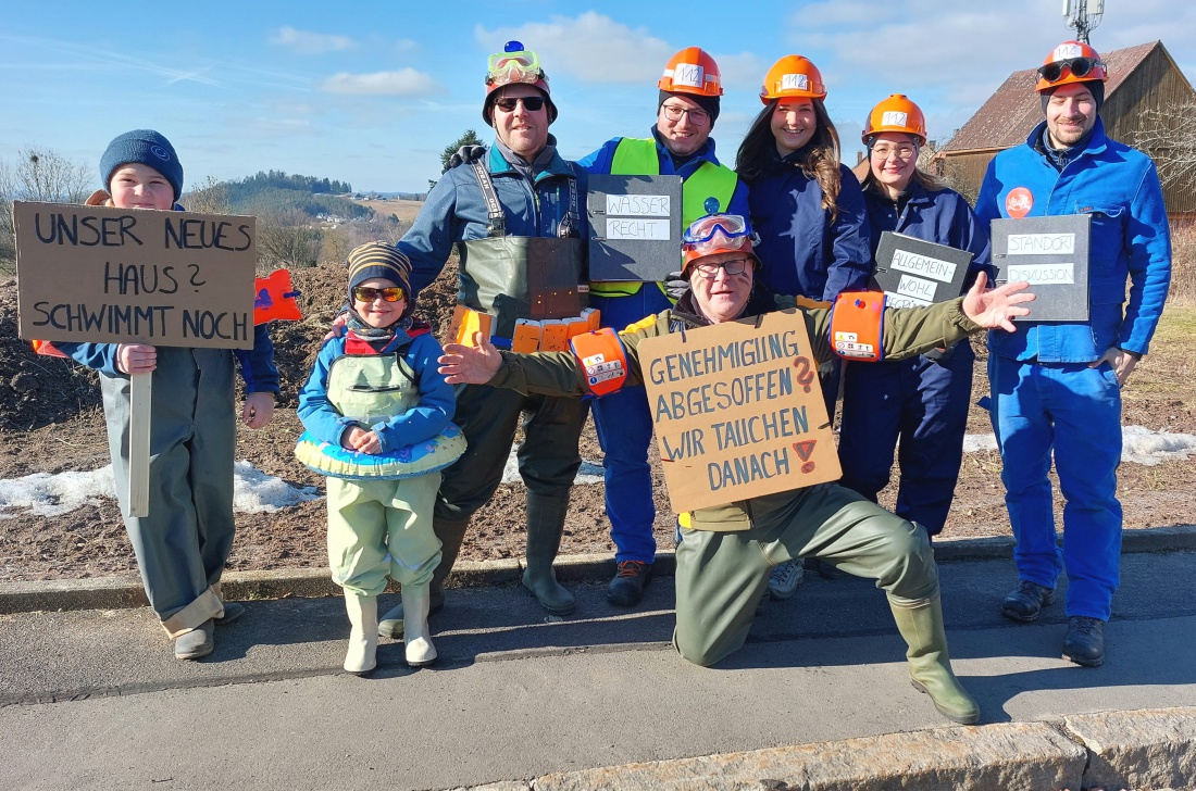 Faschingszug durch Waldeck 2026 - WCV Helau!!!

Am 15. Februar 2026 war es wieder soweit. Tausende Besucher jubelten den Narren zu, das Wetter wurde wie bestellt, wunderschön. Die Sonne strahlte und alle Menschen waren voller Faschings-Laune. WCV Helau!!!!