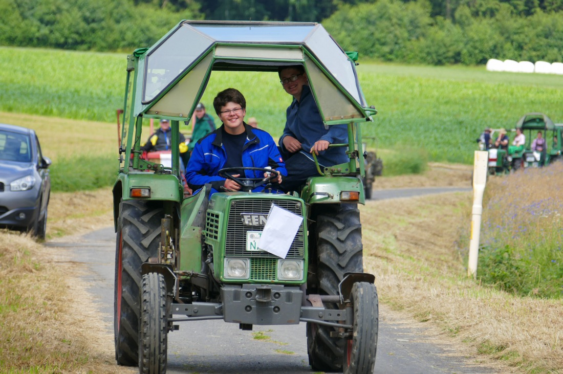 Foto: Martin Zehrer - Traktortreffen 2016 in Oberwappenöst<br />
Trotz Regen am Vormittag kamen an diesem Sonntag ca. 120 Oldtimer-Bulldogs und unzählige Besucher. Zum Mittag hin klarte das Wetter  