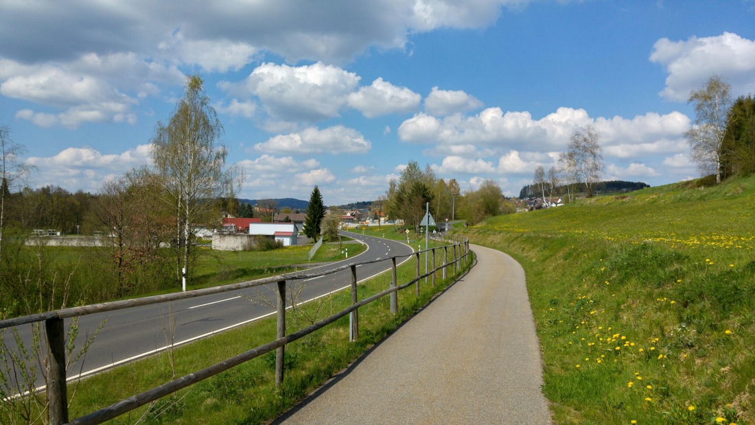 Foto: Martin Zehrer - Kuz vor Ebnath auf dem Radweg - Am Vatertag...  