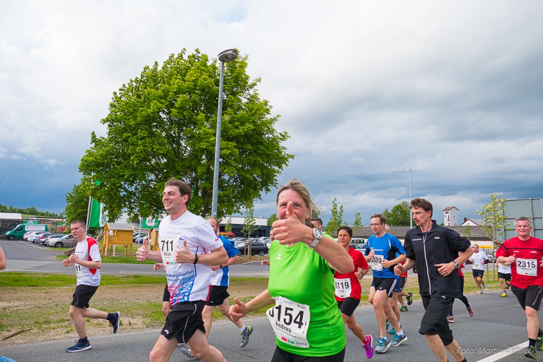 Foto: Martin Zehrer - Nofi-Lauf 2017: Start am Stadtplatz und Ziel beim Siemens... 5,9 Kilometer durch Kemnath und rund herum. Mehr als 8000 Teilnehmer fanden sich in Kemnath zusammen um die S 
