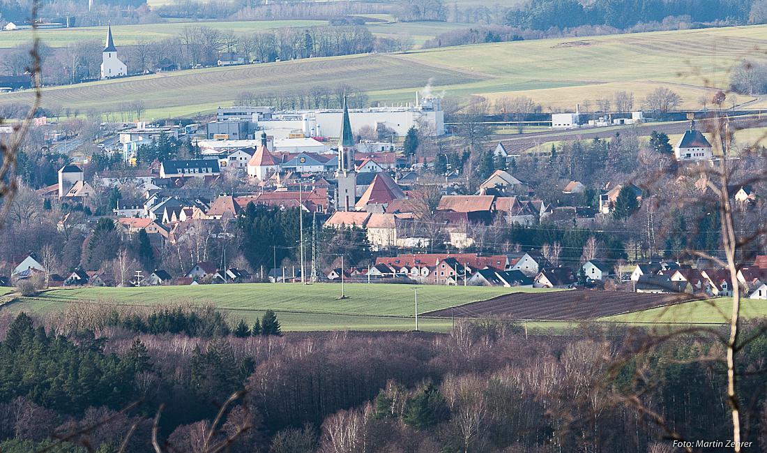 Foto: Martin Zehrer - Kemnath, vom Aussichtspunkt Godaser Höhe aus gesehen.<br />
<br />
Wandertag: ;-)<br />
<br />
Heute ist der 16.12.2019 und es liegt, ob manns glauben möchte oder nicht, bereits Frühlingssti 