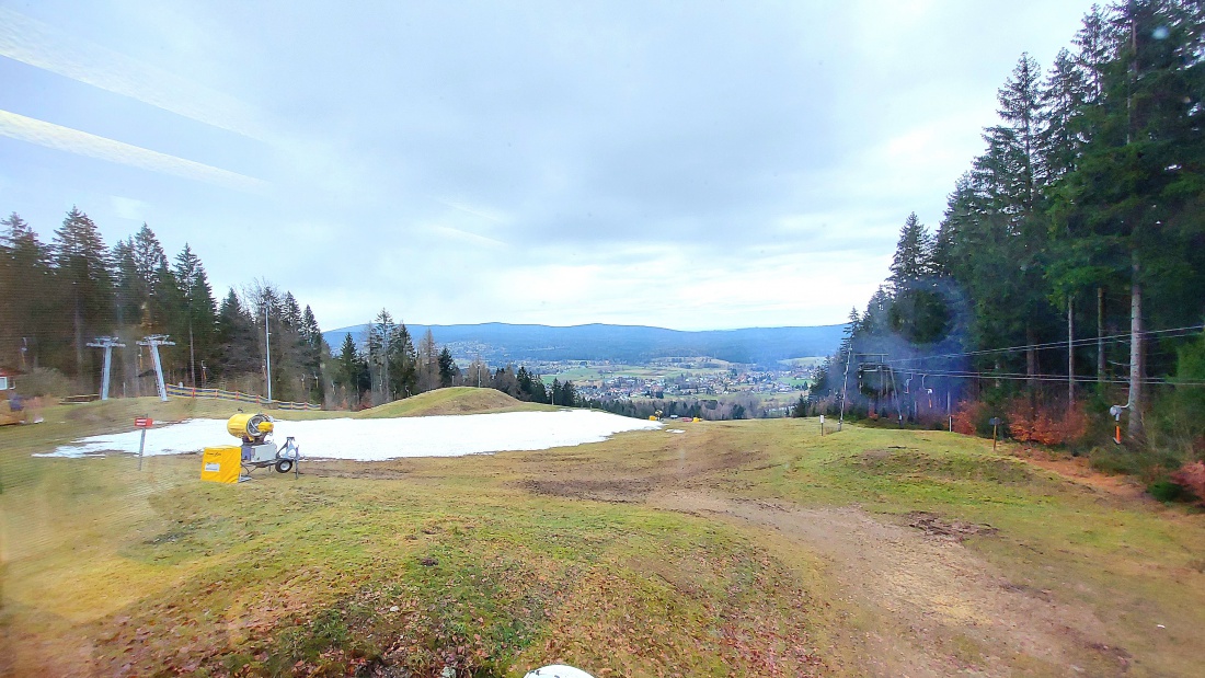 Foto: Martin Zehrer - Letzter Tag in 2023:<br />
Nur noch wenig Schnee am Bayreuther Haus bzw. am Mehlmeisler Skilift... 