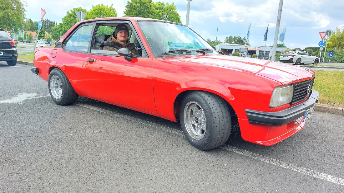 Foto: Martin Zehrer - Ein wunderschöner Opel Ascona B, mit 2,2 Liter Motor, wird vom Besitzer momentan Stück für Stück wieder aufgebaut. 