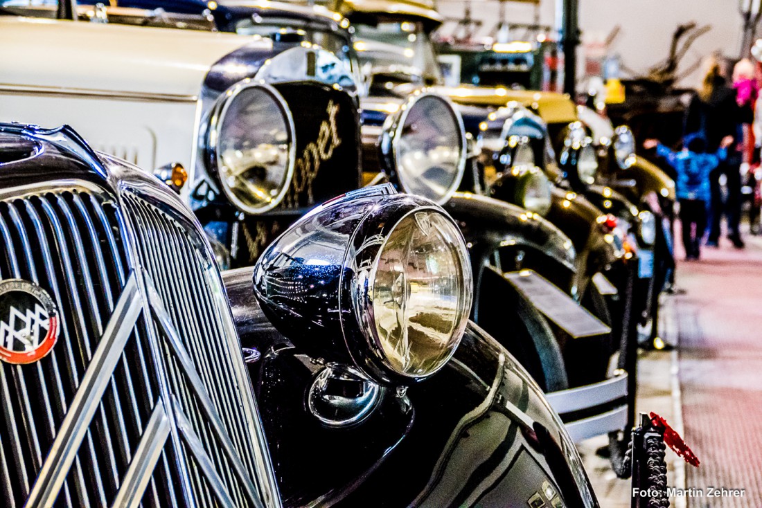 Foto: Martin Zehrer - In der Halle II des Automobilmuseums Fichtelberg stehen Oldtimer aus der ersten Hälfte des vorigen Jahrhunderts. Auch sind dort Maschinen aus einer alten Werkstatt, ein D 