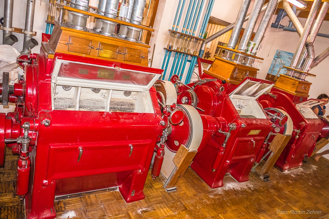 Foto: Martin Zehrer - Die Walzenstühle der Schustermühle. Im nächstem Bild kann man die Riffel-Walzen erkennen, die zum Aufbrechen des Mahlgutes benötigt werden.<br />
<br />
Gesehen beim Mühlentag am P 