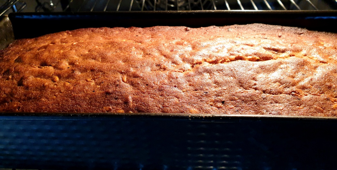 Foto: Martin Zehrer - Samstag - Sie denkt an Ihn... Nußkuchen-Tag ;-) 