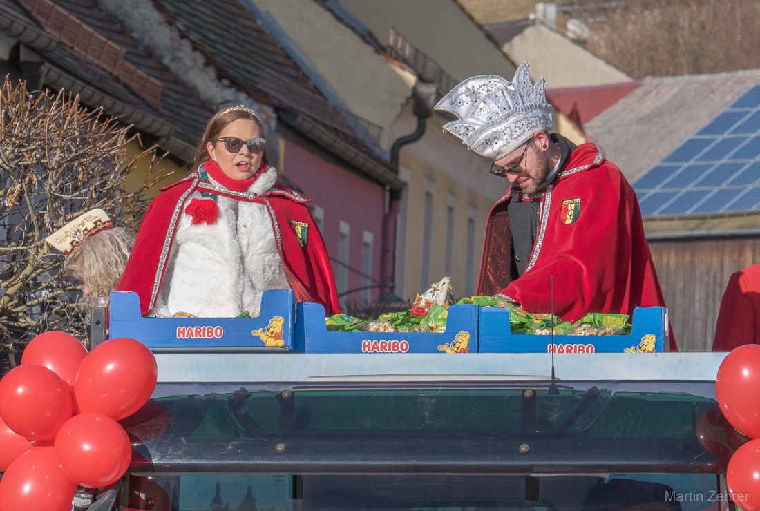 Faschingszug durch Waldeck 2026 - WCV Helau!!!

Am 15. Februar 2026 war es wieder soweit. Tausende Besucher jubelten den Narren zu, das Wetter wurde wie bestellt, wunderschön. Die Sonne strahlte und alle Menschen waren voller Faschings-Laune. WCV Helau!!!!
