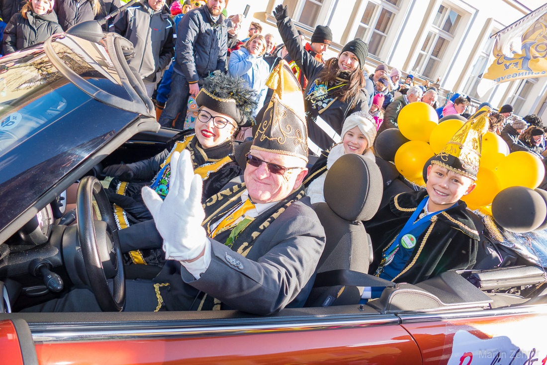 Faschingszug durch Waldeck 2026 - WCV Helau!!!

Am 15. Februar 2026 war es wieder soweit. Tausende Besucher jubelten den Narren zu, das Wetter wurde wie bestellt, wunderschön. Die Sonne strahlte und alle Menschen waren voller Faschings-Laune. WCV Helau!!!!
