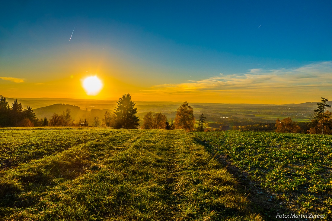 Foto: Martin Zehrer - Herbst-Momente - Immer wieder! Einer der schönsten Plätze in der Oberpfalz, in Bayern, in Deutschland und auch Weltweit... ;-) Droben auf dem Godaser Berg, der Blick über 