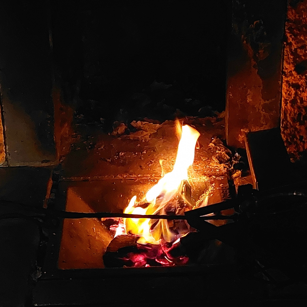 Foto: Martin Zehrer - Das Schmiede-Feuer beim Kreinhöfner Schmied in Röthenbach... 