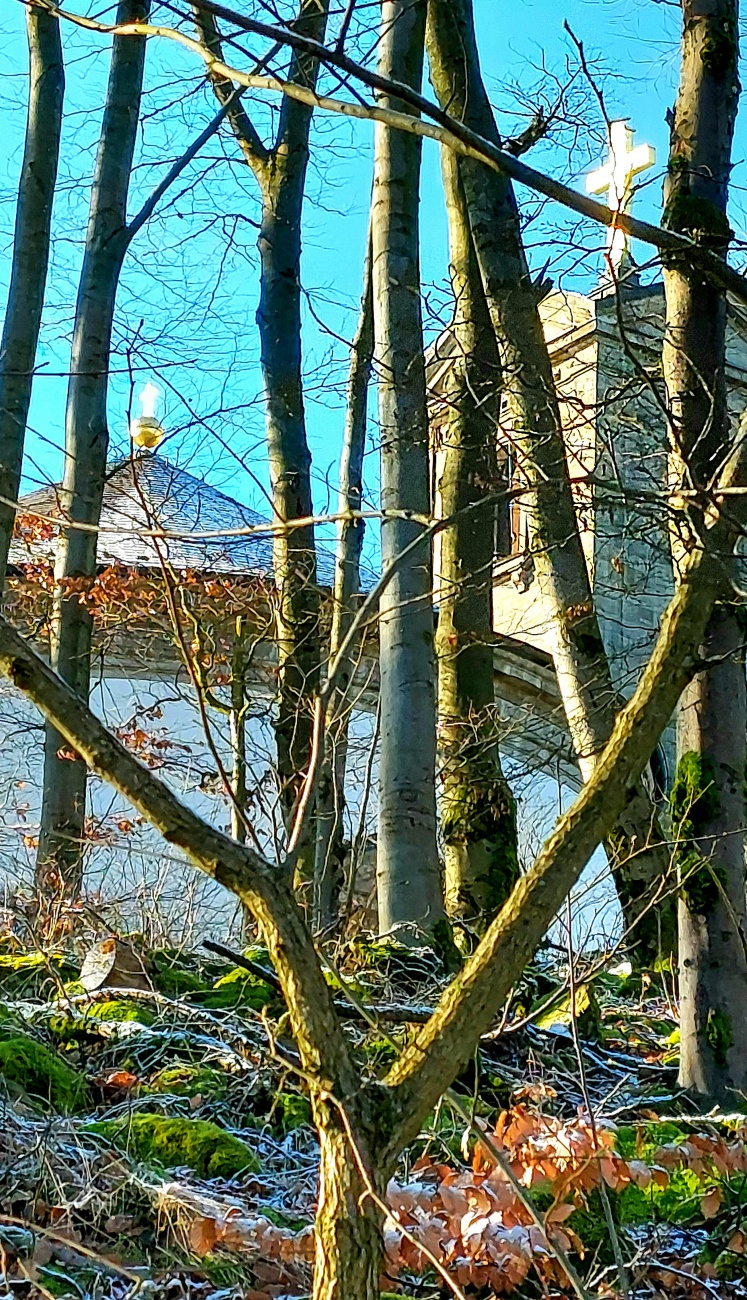 Foto: Martin Zehrer - Goldene Kreuze oben auf dem Armesberg... 