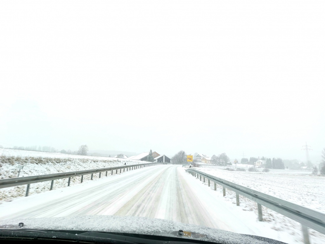 Foto: Martin Zehrer - Schneebedeckt Richtung Fichtelberg...<br />
<br />
Wetter:<br />
- leichter Schneefall<br />
- Temperatur minus 5 Grad Kälte<br />
- fast windstill<br />
- keine Sonne 