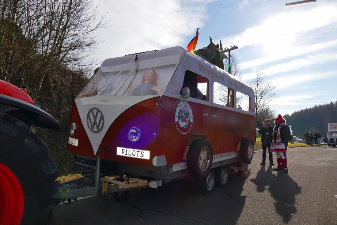 Foto: Martin Zehrer - Pilots - Bulli ;-) The Pilots aus Eschenbach beim Faschingszug in Waldeck :-)<br />
<br />
44. Faschingszug durch Waldeck am 7. Februar 2016!<br />
<br />
Tanzen, lachen und Gaudi machen ;-) 