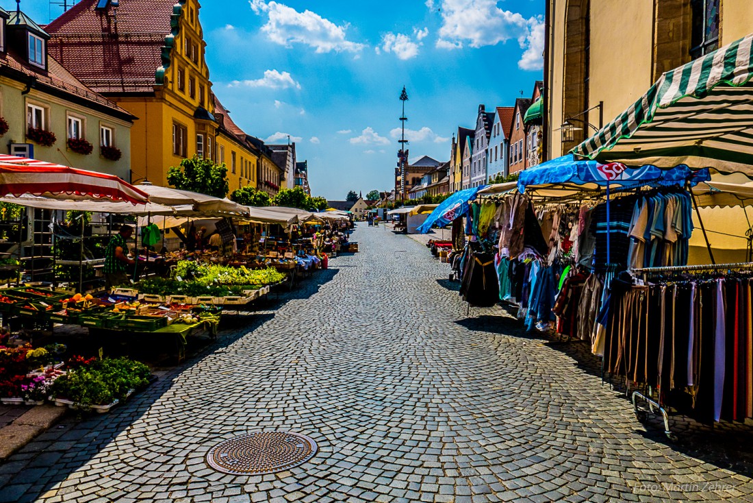 Foto: Martin Zehrer - Sonntag, 5. Juli 2015... zu heiß für Peter&Paul-Markt. Das Thermometer zeigte 35 Grad im Schatten. Die Besucher blieben wohl lieber an einem schattigem Plätzchen. Der Sta 