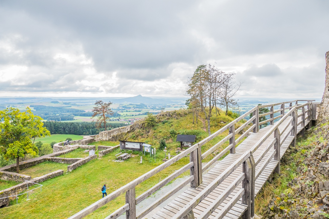 Foto: Martin Zehrer - Ein wunderschöner Ausblick vom waldecker Schlossberg in Richtung Rauher Kulm.<br />
<br />
28. September 2021 - Hebrstwetter... ;-) 