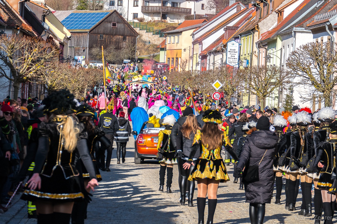 Faschingszug durch Waldeck 2026 - WCV Helau!!!

Am 15. Februar 2026 war es wieder soweit. Tausende Besucher jubelten den Narren zu, das Wetter wurde wie bestellt, wunderschön. Die Sonne strahlte und alle Menschen waren voller Faschings-Laune. WCV Helau!!!!

