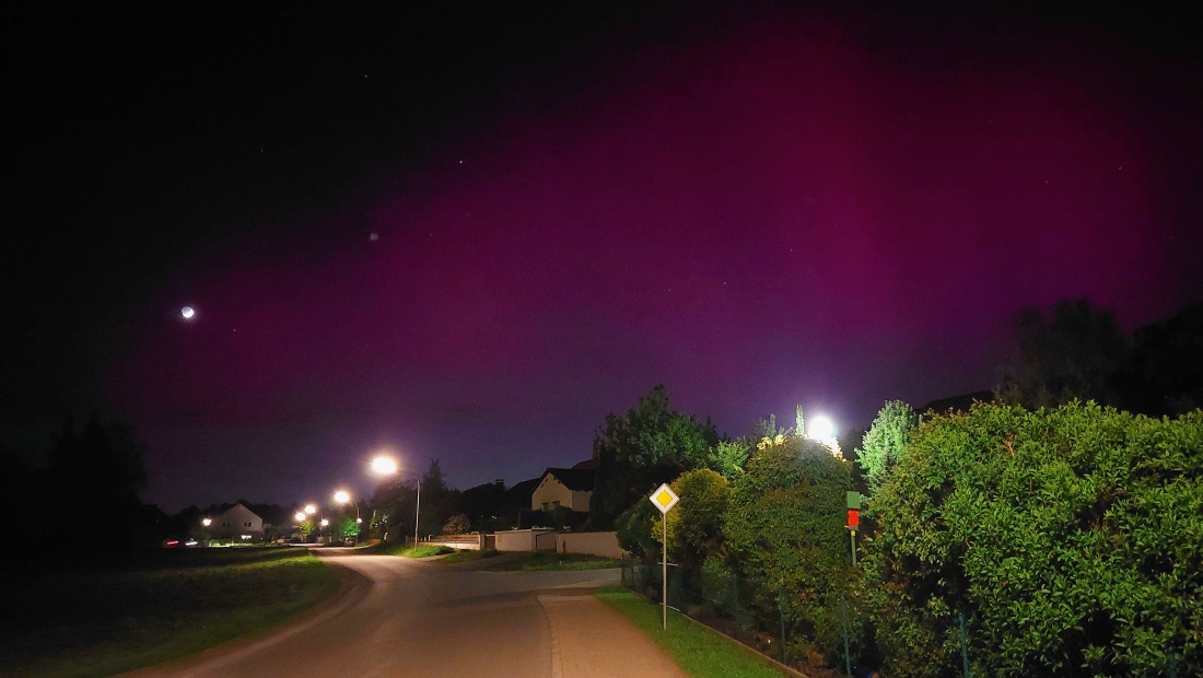 Foto: Martin Zehrer - Polarlichter über Kemnath. Dieses wunderschöne Schauspiel fand am 10. Mai 2024 um 22:21 Uhr statt.<br />
<br />
Danke für das wunderschöne und genüssliche Lagerfeuer-Zusammensitzen 