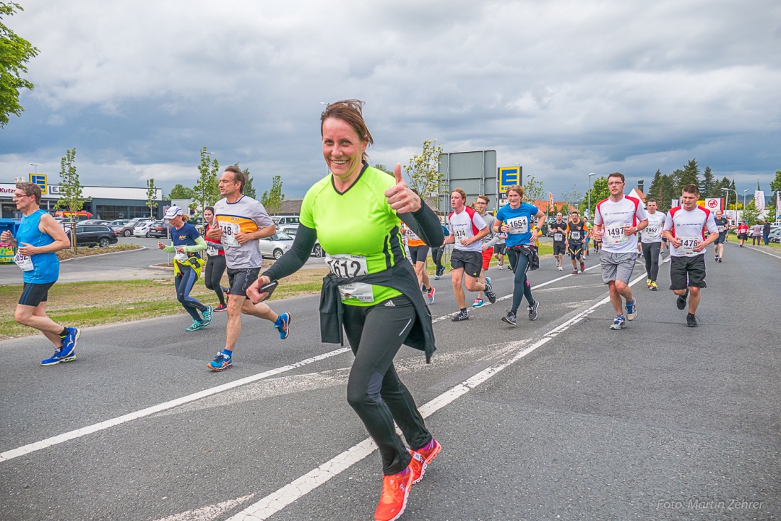Foto: Martin Zehrer - Nofi-Lauf 2017: Start am Stadtplatz und Ziel beim Siemens... 5,9 Kilometer durch Kemnath und rund herum. Mehr als 8000 Teilnehmer fanden sich in Kemnath zusammen um die S 