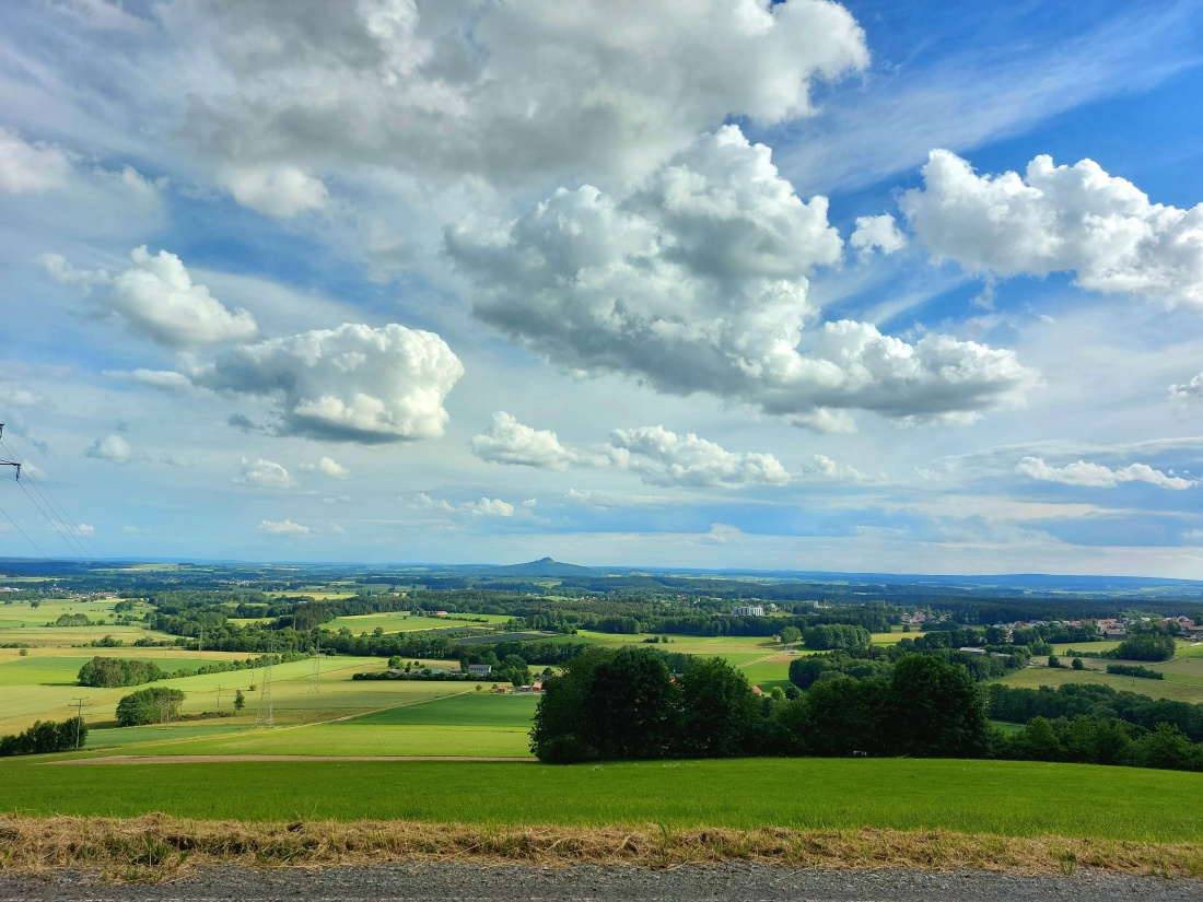 Foto: Martin Zehrer - Die wunderschöne Sicht zum Rauhen Kulm über Immenreuth hinweg... 