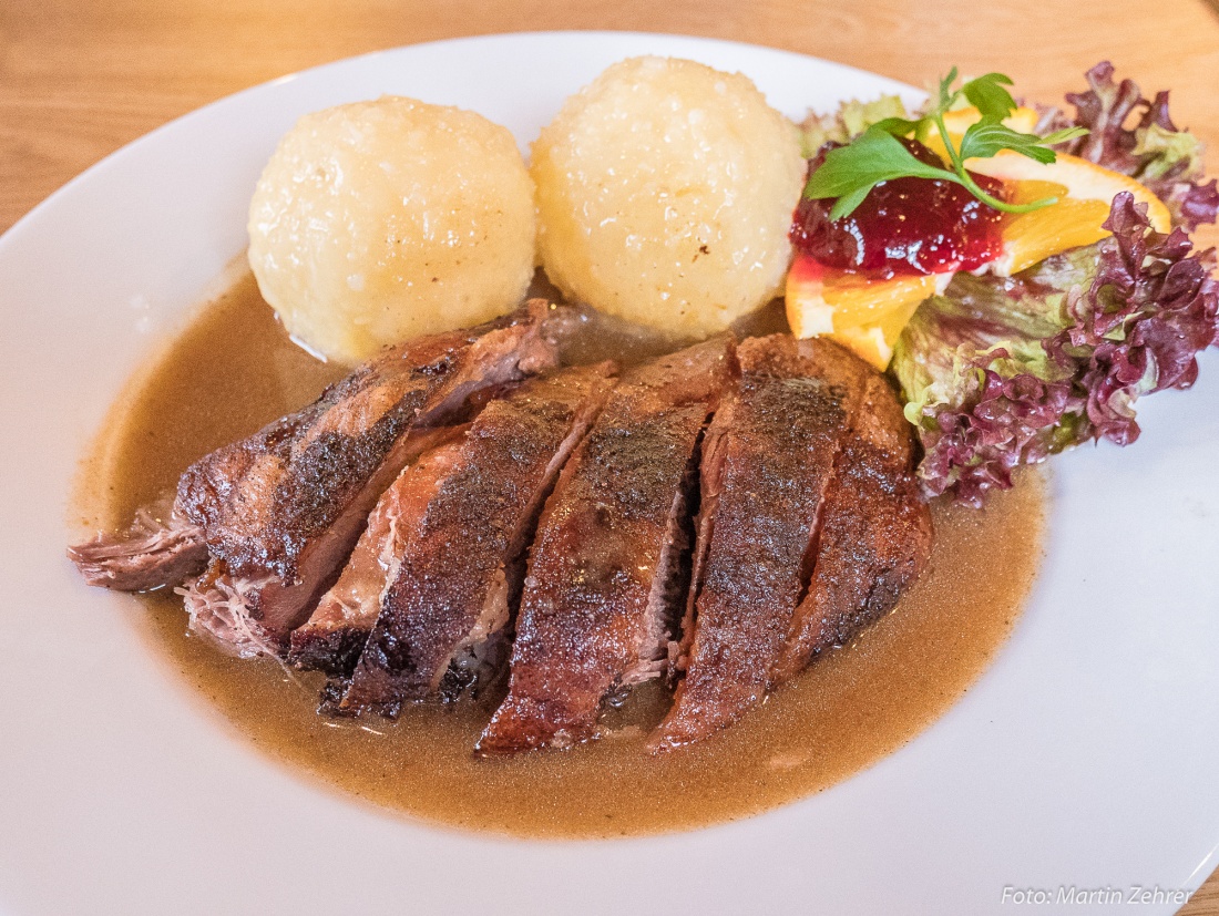 Foto: Martin Zehrer - Gänse-Spezialität nach der Armesberg-Rundwanderung am 6. Januar 2018 im Mesnerhaus. Genussvolle Angelegenheit! :-) 