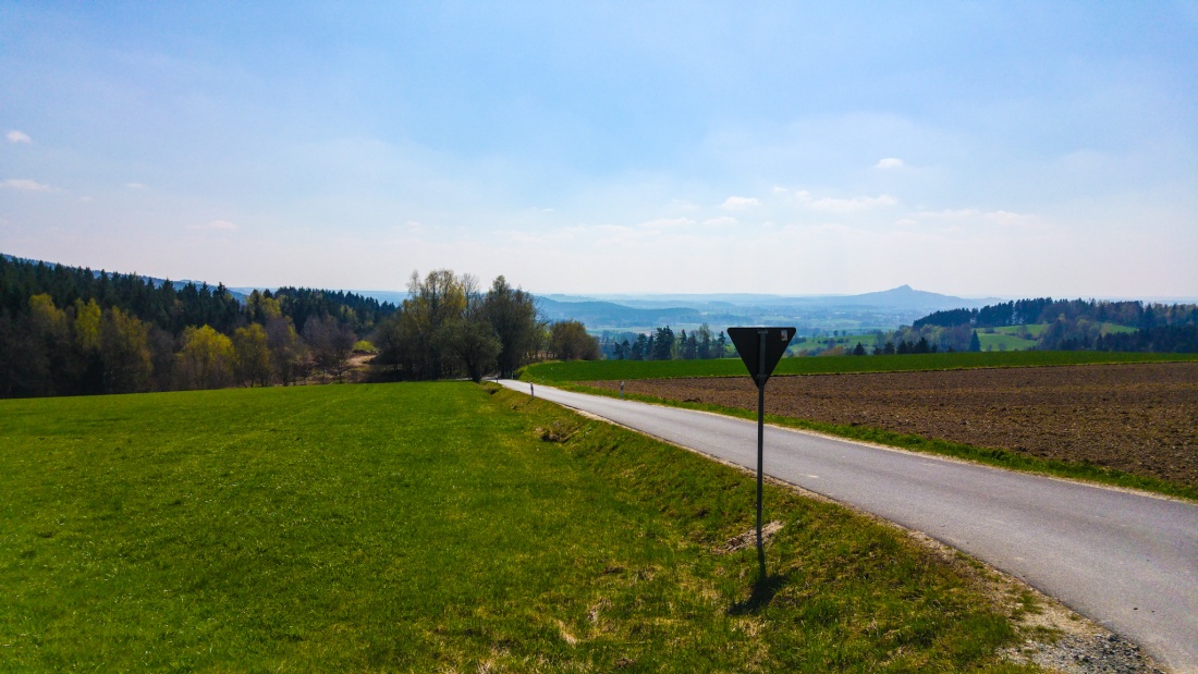 Foto: Martin Zehrer - Der Rauhe Kulm im Hintergrund... Aussicht über Unterwappenöst am 9. April 2017 