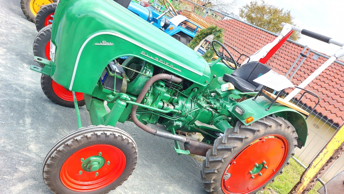 Foto: Martin Zehrer - Bulldogtreffen in Kirchenpingarten am 7. Mai 2023.<br />
Über 300 Bulldog waren da, die Zuschauer genossen dieses best organisierte Fest.<br />
Es gab unglaublich viele historische 