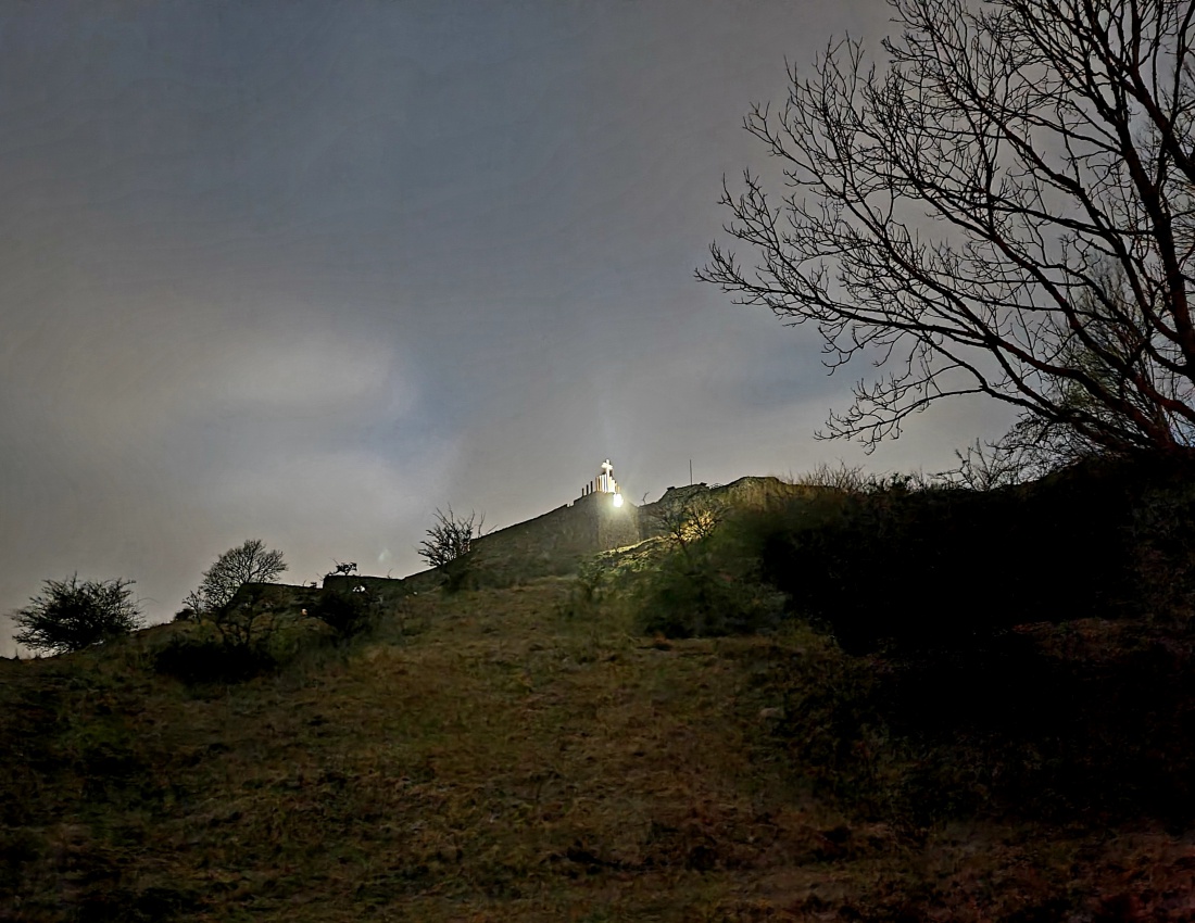 Foto: Jennifer Müller - Die Burgruine am Schloßberg bei Nacht... 