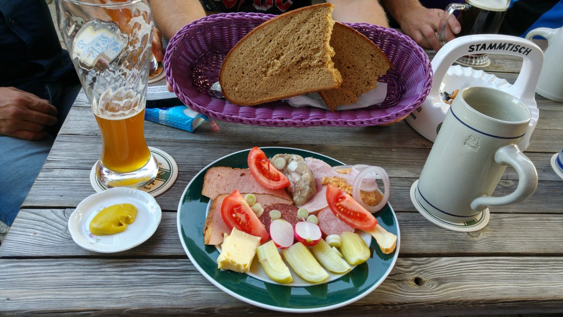 Foto: Martin Zehrer - 7. September 2016: KLEINER Brotzeit-Teller beim Houderer-Zoigl in Kemnath ;-) 