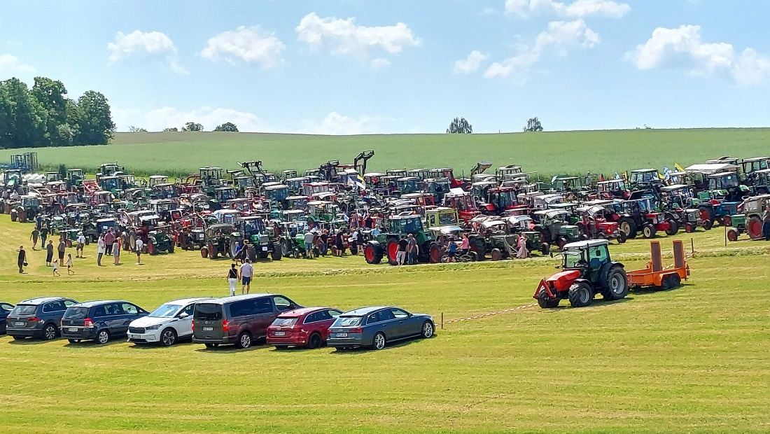 Foto: Martin Zehrer - Feilersdorfer Oldtimertreffen am Vormittag... unzählige Bulldogs sind schon da!!! 