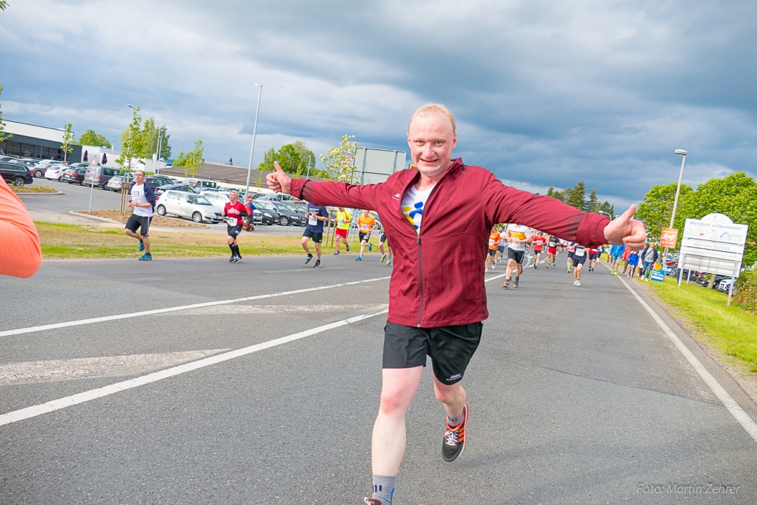 Foto: Martin Zehrer - Nofi-Lauf 2017: Start am Stadtplatz und Ziel beim Siemens... 5,9 Kilometer durch Kemnath und rund herum. Mehr als 8000 Teilnehmer fanden sich in Kemnath zusammen um die S 