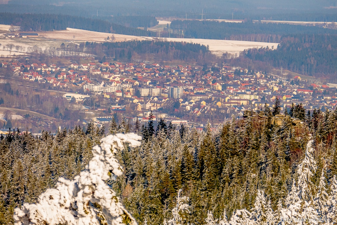 Foto: Martin Zehrer - Das dürfte doch Wunsiedel sein?! Dieses Bild entstand am 14. Februar 2018 vom Aussichtsturm auf der Kösseine aus. 