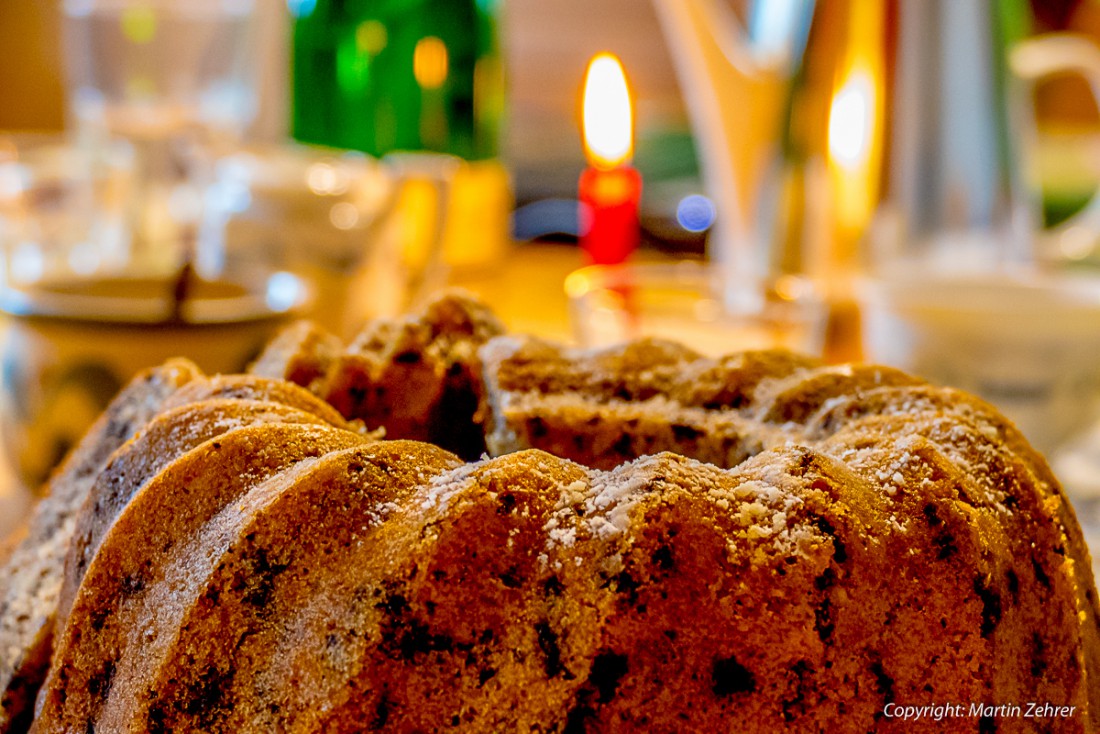 Foto: Martin Zehrer - Nusskuchen mit Schoko-Dingsen sind ziemlich wichtig im Leben ;-) 