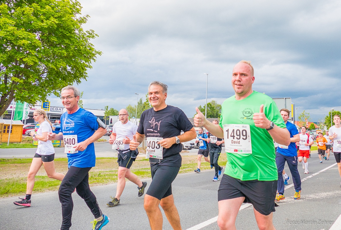 Foto: Martin Zehrer - Nofi-Lauf 2017: Start am Stadtplatz und Ziel beim Siemens... 5,9 Kilometer durch Kemnath und rund herum. Mehr als 8000 Teilnehmer fanden sich in Kemnath zusammen um die S 