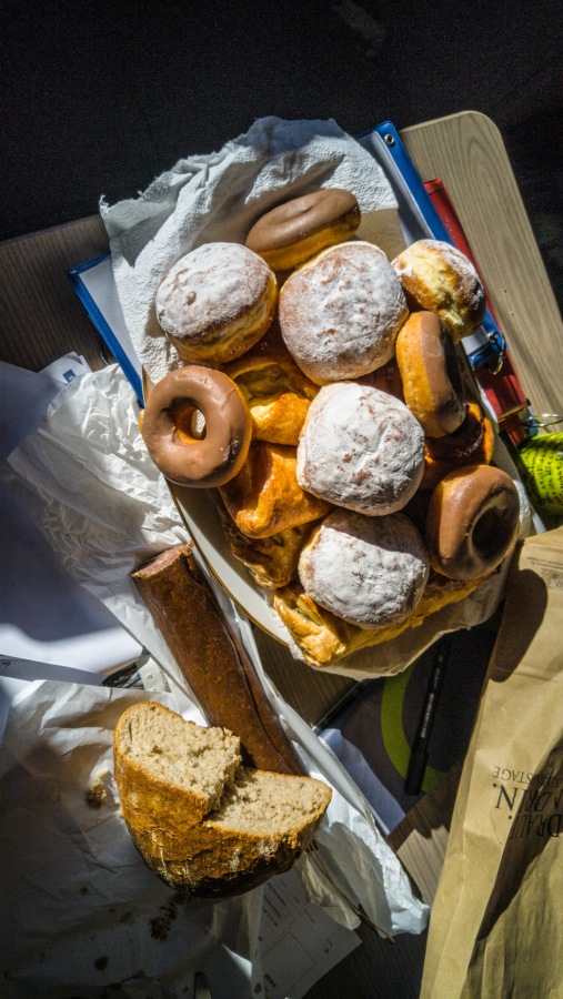 Foto: Martin Zehrer - Kunden erkennen Leistungspotential von Auto Koller in Neusorg... Krapfen, Apfeltaschen, Biosalami, Krustenbrot, Nußschnecken von unterschiedlichen Kunden als Belohnung ;- 