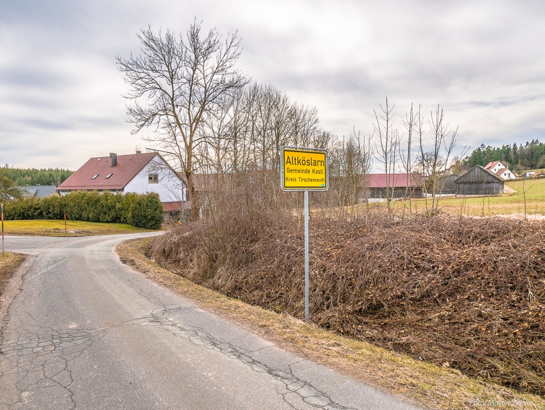 Foto: Martin Zehrer - Die Ortseinfahrt zu Altköslarn von Richtung Neuenreuth her fotografiert...<br />
<br />
1. Frühlingsradtour am 11. März 2018<br />
<br />
Von Kemnath, Neusteinreuth, Schönreuth, Köglitz, Atz 