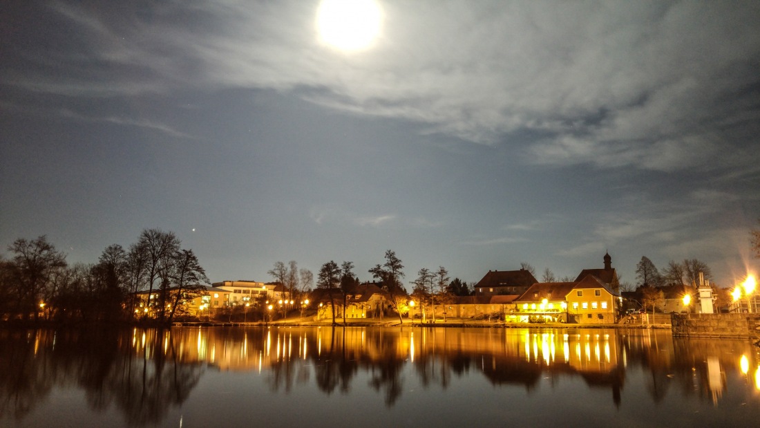 Foto: Martin Zehrer - 12. März 2017 - Stadtweiher im Mondlicht ;-) 