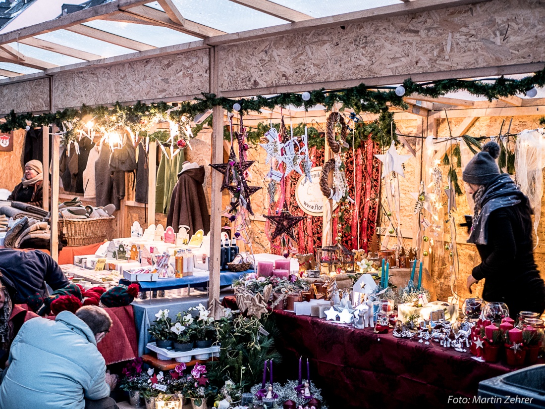 Foto: Martin Zehrer - Candle-Light-Shopping 2017 in Kemnath... Viele Marktstände, viele Sachen, alles glitzert ... Es wird Weihnachten... 