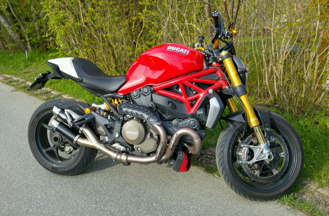 Foto: Martin Zehrer - Ducati Monster... An Randi seine ;-) gesehen in Godas beim Maibaum-Aufstellen... 