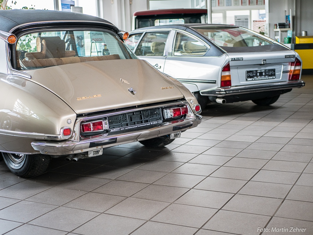 Foto: Martin Zehrer - Entzückende Rücken... Generationen nebeneinander... <br />
<br />
Citroën DS und Citroën CX, Träume aus Frankreich...<br />
<br />
Fotografiert in der Auto- und Motorradwelt Tirschenreuth Gm 