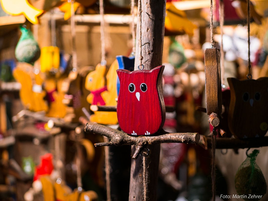 Foto: Martin Zehrer - Eine wachsame Eule, gesehen beim Candle-Light-Shopping 2017 in Kemnath  