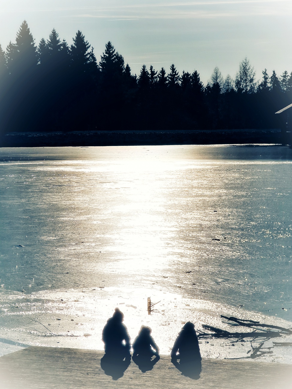 Heute am Fichtelsee... einmalig schönes Winter-Wetter! Es ist kalt und die Sonne scheint mit aller Kraft. 