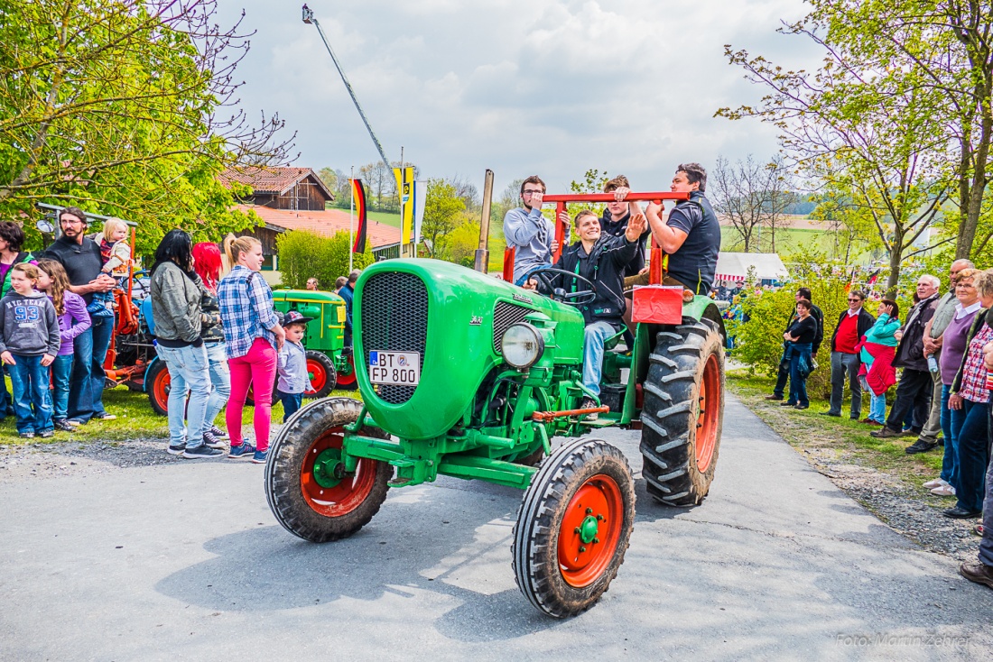 Foto: Martin Zehrer - Bulldogtreffen Kirchenpingarten am 7. Mai 2017: auf gehts zur Rundfahrt mit ca. 300 Traktoren...  