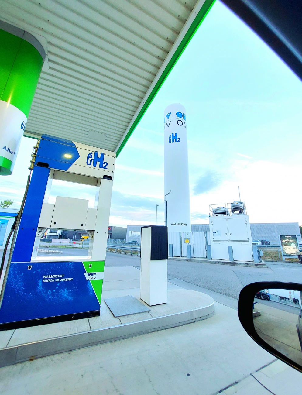 Foto: Martin Zehrer - Wasserstoff Tankstelle bei Regensburg.<br />
Getankte Ineffizient... 